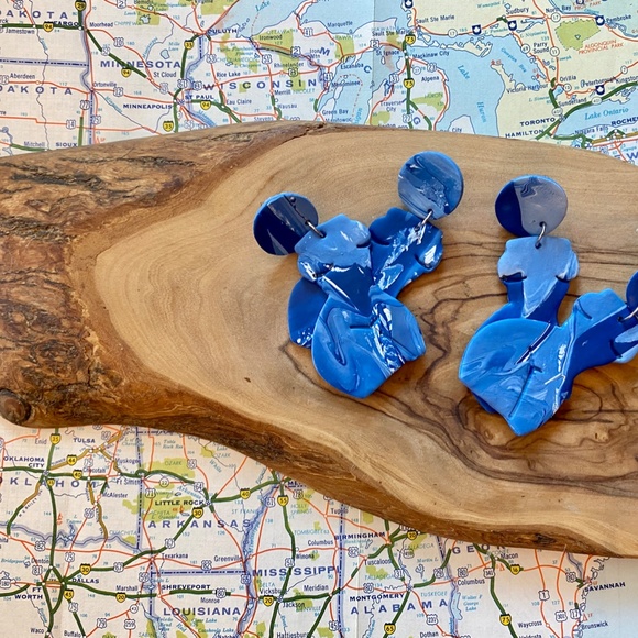 Handmade Clay Earrings | Forms of a Woman Silhouette | Blue and White Blend - Picture 2 of 11